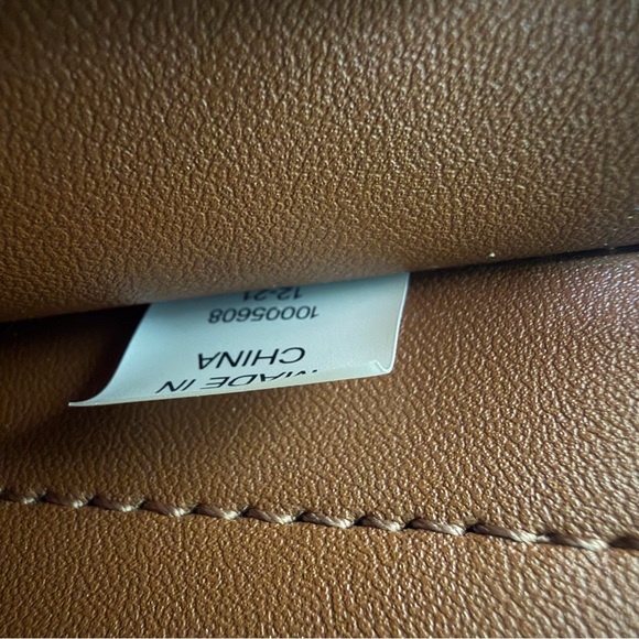 Tory Burch Eleanor Small Convertible Shoulder Bag in Island Chartreuse Leather - Picture 16 of 16